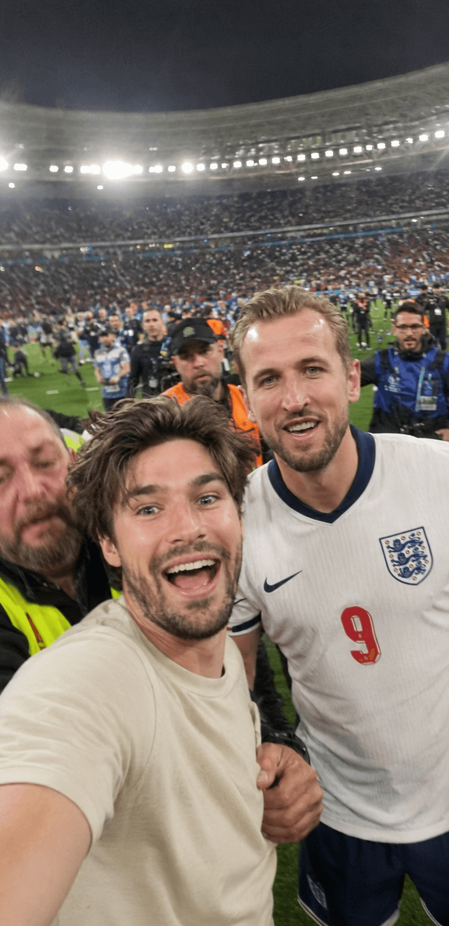 Viral Football Pitch Invasion Selfie Prompt | Ultra Realistic FIFA World Cup Fan & Player AI Photo