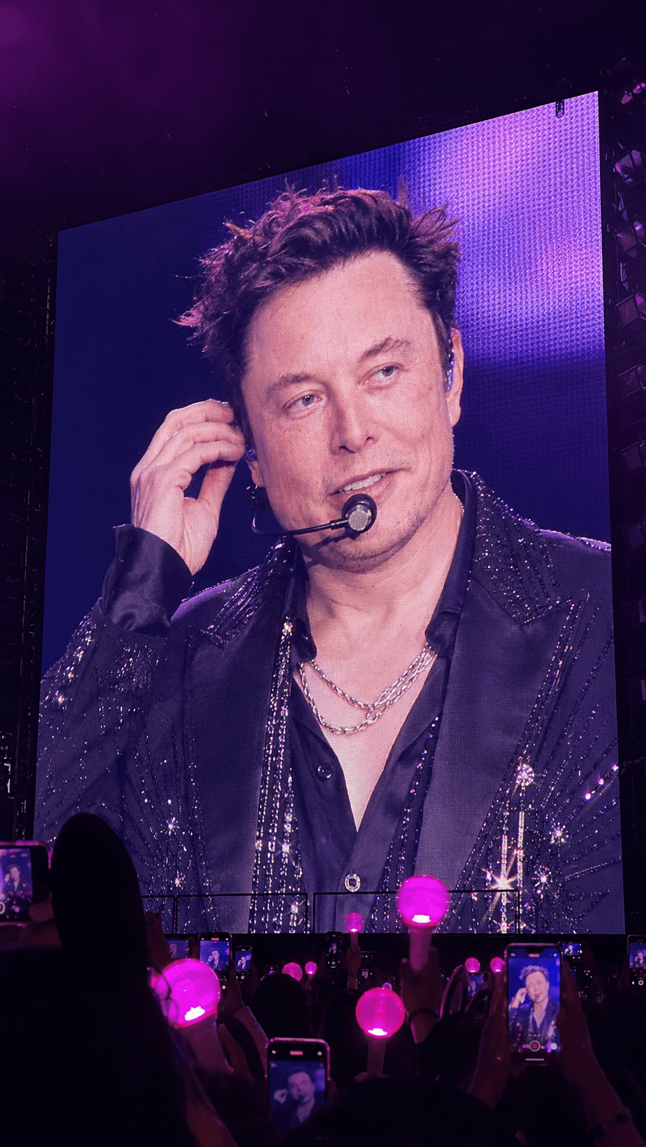 K-Pop Concert Jumbotron AI Prompt | Realistic Live Arena Screen Photo Generator